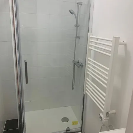 בית הארחה Tenjin 11 *